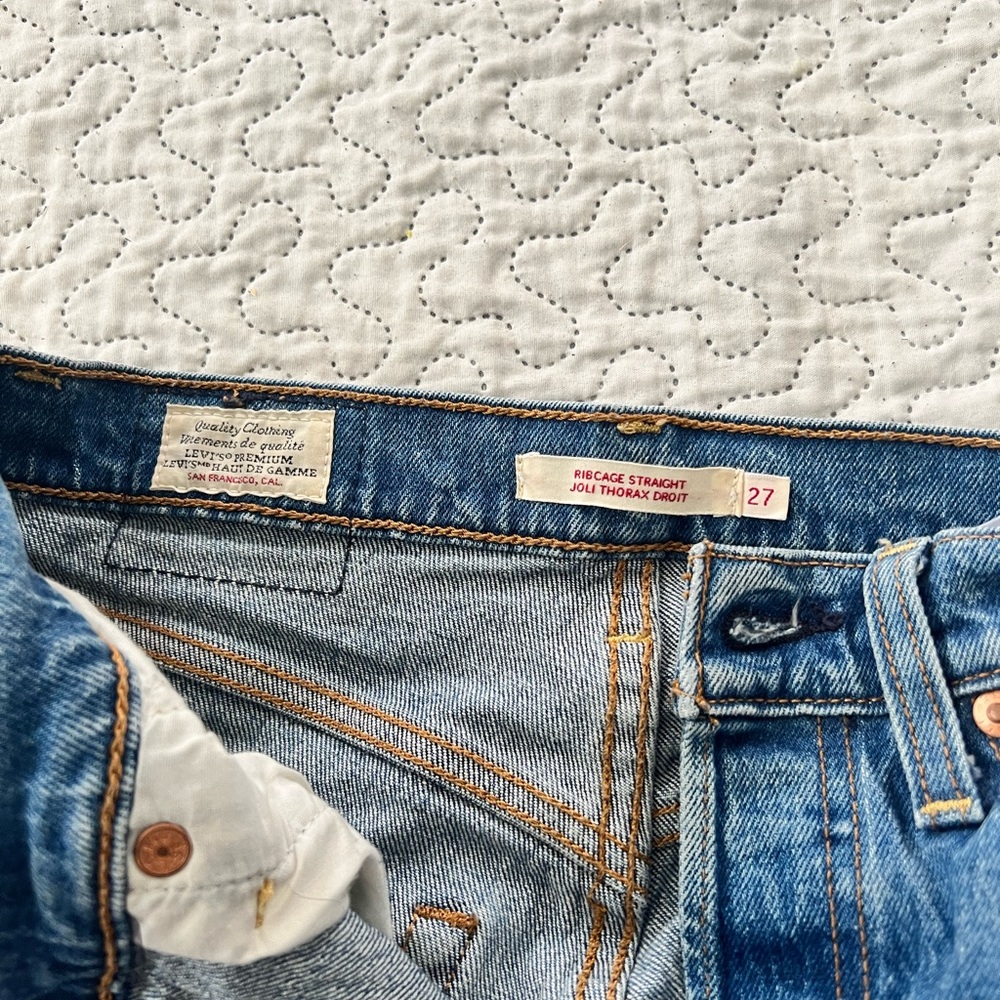 Levi's Classic Blue Jeans with Brown Patch